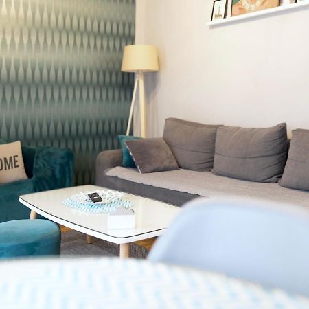 Apartment Teatar Tuzla Luaran gambar