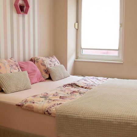 Apartment Teatar Tuzla Luaran gambar