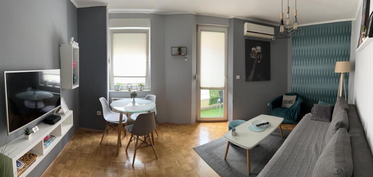 Apartment Teatar Tuzla Luaran gambar