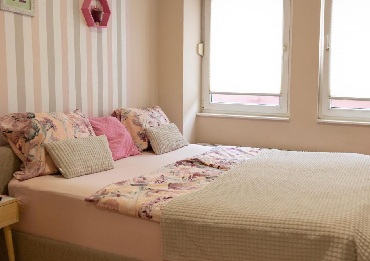 Apartment Teatar Tuzla Luaran gambar