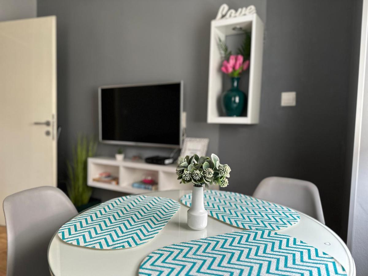 Apartment Teatar Tuzla Luaran gambar