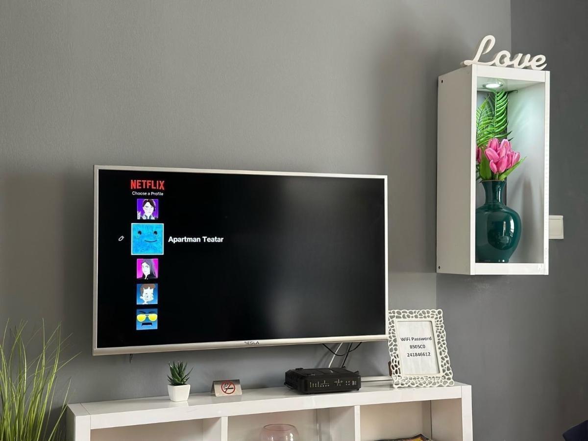 Apartment Teatar Tuzla Luaran gambar
