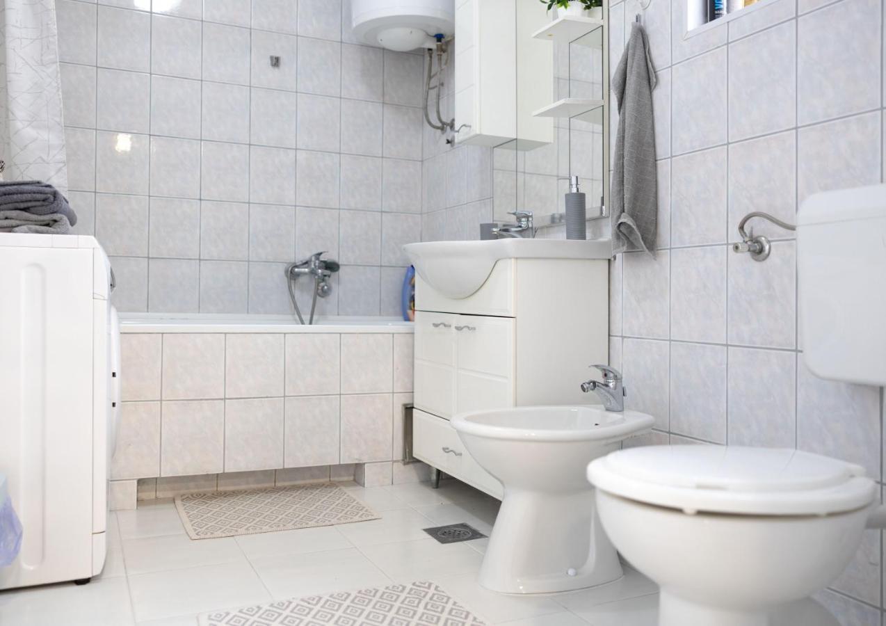 Apartment Teatar Tuzla Luaran gambar