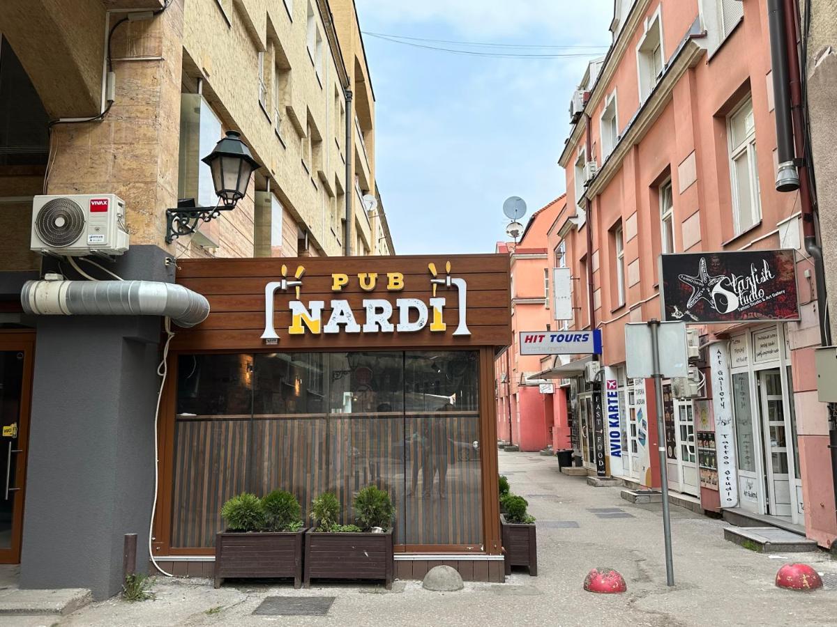Apartment Teatar Tuzla Luaran gambar