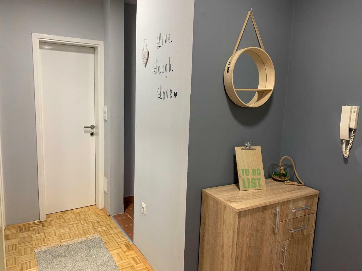 Apartment Teatar Tuzla Luaran gambar